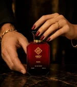 ROMA ABZU PERFUMES Producthand closeup shot